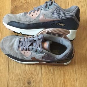 NIKE AirMax Ladies size 7.5 suede running shoes. Good condition